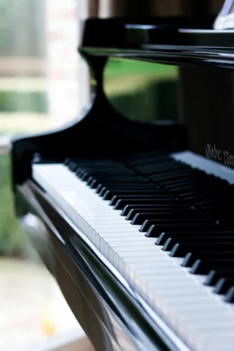 Dueling pianos and cocktails at the Island